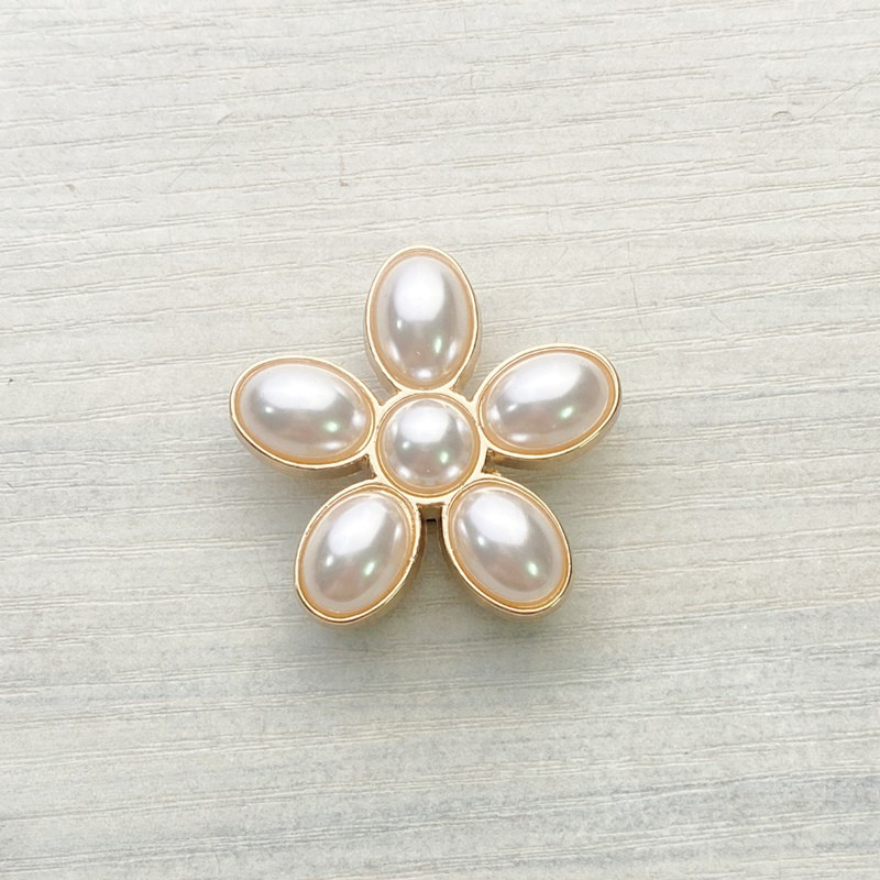 Golden Gleam Pearl Charm