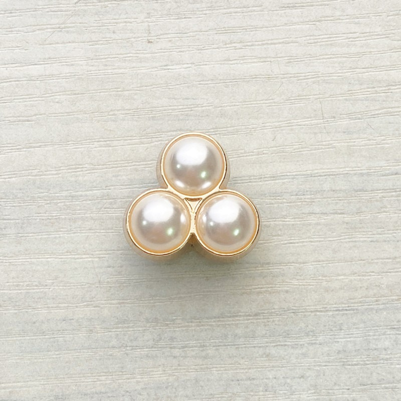 Golden Gleam Pearl Charm