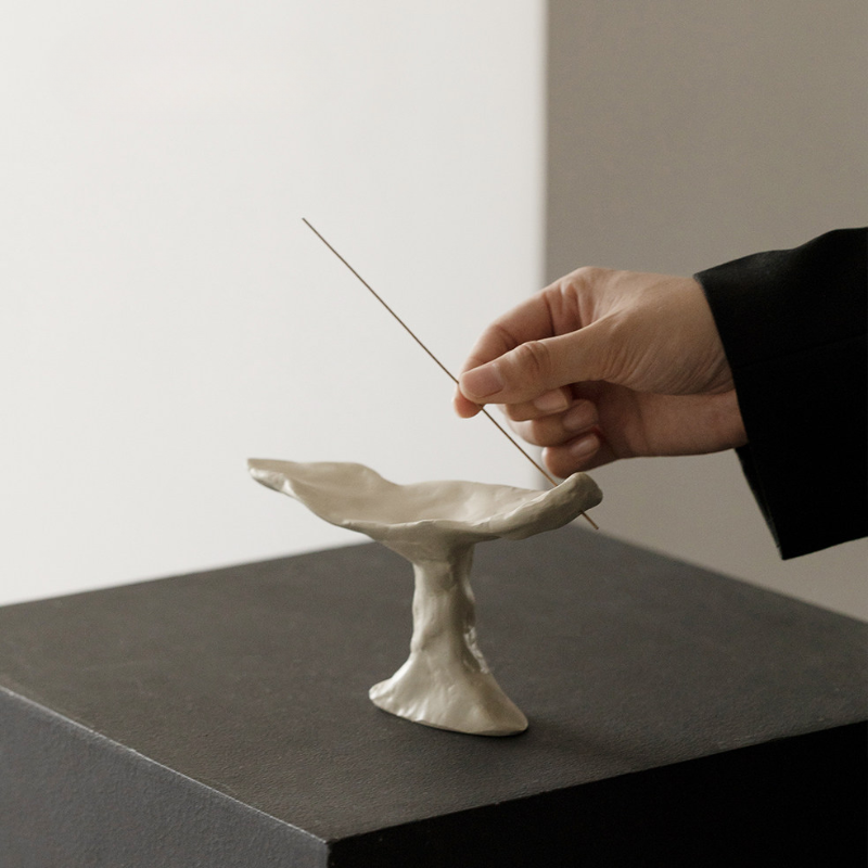 Organic Wave Incense Holder – Sculptural Object