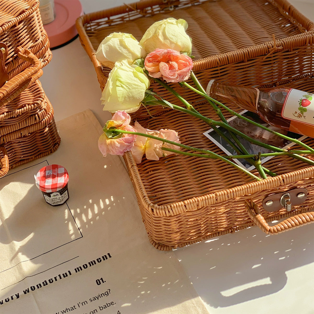 Retro ins picnic basket storage box with the same style, photo props, souvenirs, rattan suitcase